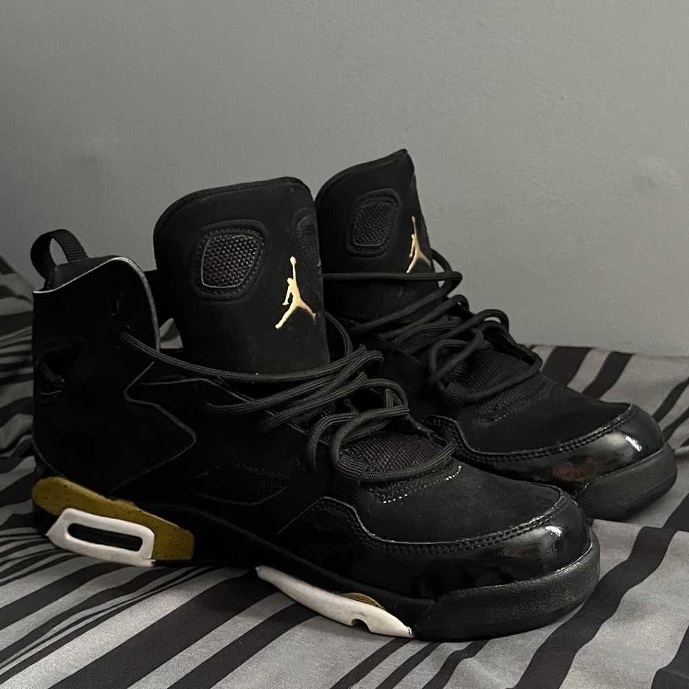 Air Jordan Black & Gold High-Top Sneakers – Kids Size 6